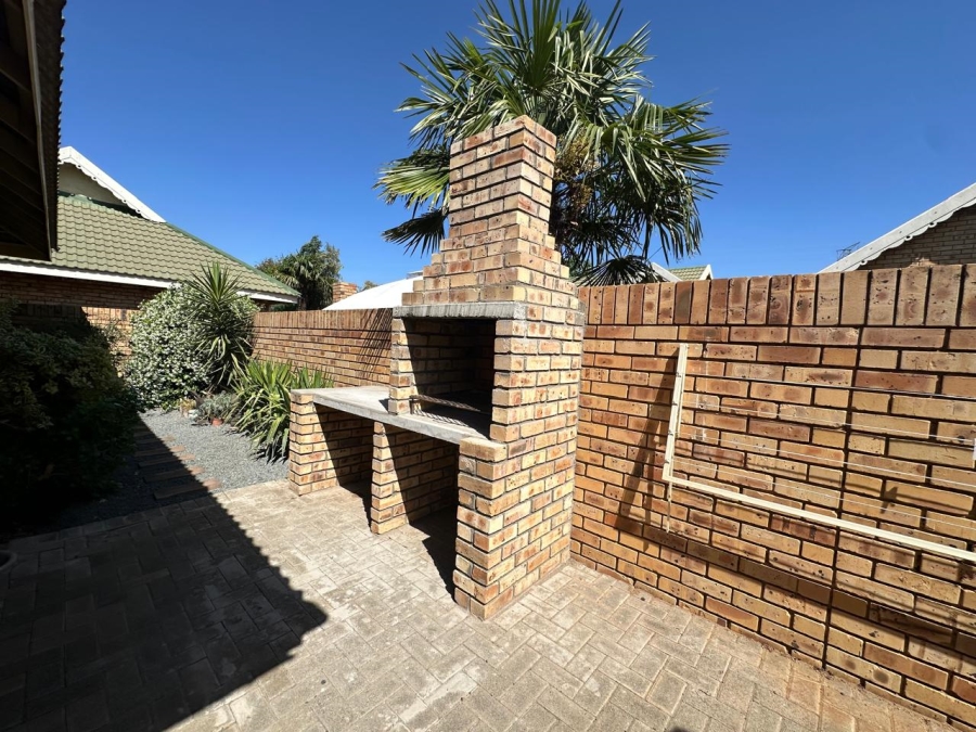 To Let 3 Bedroom Property for Rent in Groenvlei Sh Free State